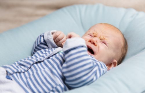 Bebe na rođenju najčešće imaju ovu BOJU očiju, ali se ona ubrzo MENJA: Postoji dobar razlog za to