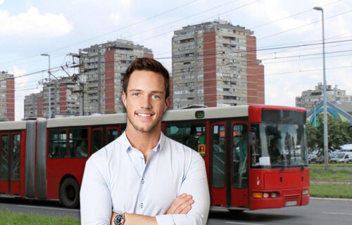 Nešto lepo u tmurnom danu: Prizor iz beogradskog AUTOBUSA oduševio javnost - DEČKO, svaka ti čast! (FOTO)