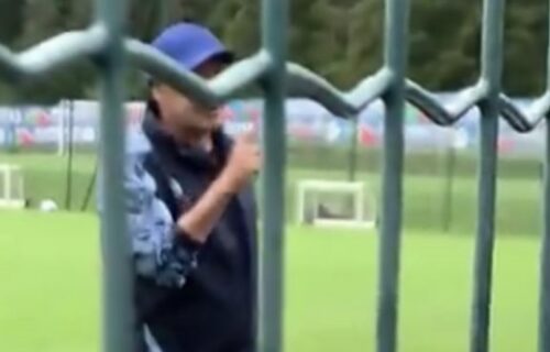 Navijači Lacija vređali Kosovara na treningu: Onda se pojavio Sari i rekao im da ućute! (VIDEO)