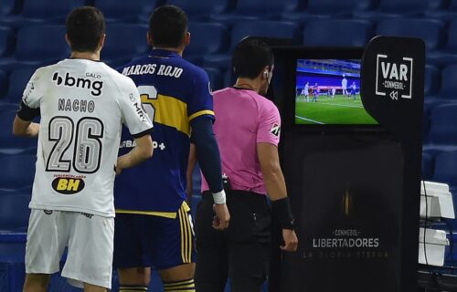 Bizaran propust sudija u VAR sobi: Pogledajte šta arbitri nisu uspeli da vide na snimku! (FOTO)