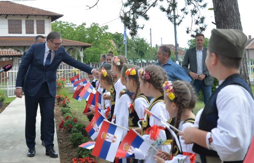 Vučić posetio Kragujevac i Knić: Predsednik saopštio koje su NAJLEPŠE VESTI koje je čuo (FOTO+VIDEO)