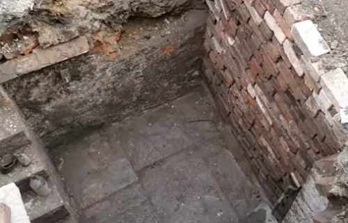 Sređivao dvorište, pa ispod zemlje pronašao TAJNI BUNKER: Tada je doneo neverovatnu odluku (VIDEO)