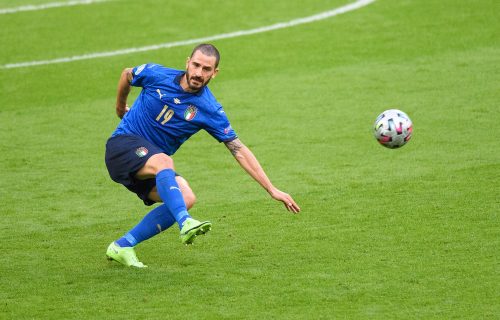 Redarka posle slavlja zabranila Bonućiju da uđe na teren: Njegova reakcija je neprocenjiva! (FOTO)