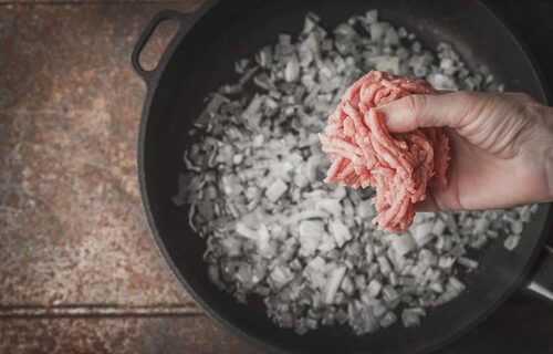 Ne rizikujte zdravlje! Koliko mleveno meso ZAISTA sme da stoji u zamrzivaču?