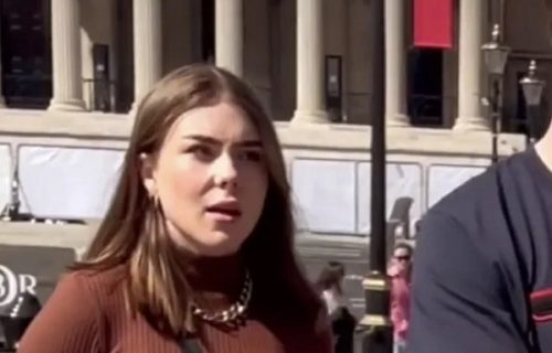 "Ispod proseka je": Momak pred strancem OCRNIO svoju devojku ne znajući da ga ona sluša (FOTO)