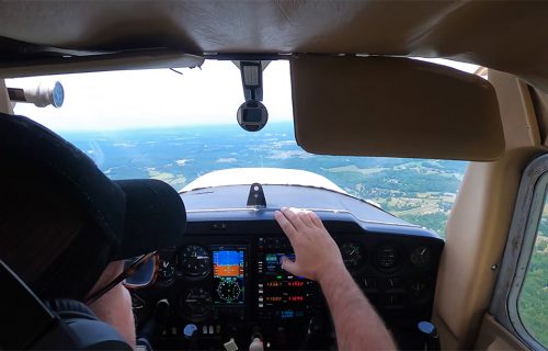 Pilot usred leta osetio da mu KOBRA klizi niz leđa: Njegova reakcija će se dugo prepričavati