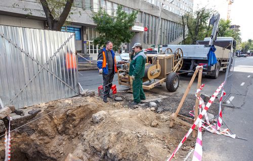 Prevaranti kruže Beogradom: LAŽNI radnici "Vodovoda" podvaljuju građanima FILTERE za vodu