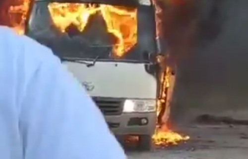 Strašne scene: Zapalio se autobus, četiri fudbalera izgorela u jezivom požaru! (VIDEO)