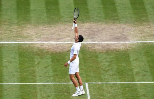 Novak rasplakao Šapovalova: Ovaj poen naterao je suze na Denisove oči! (VIDEO)