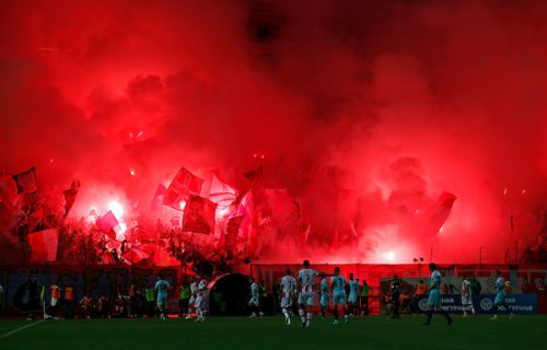 Marakana okupana u crveno-bele boje: "Delije" brutalno isprozivale navijače "voše" (FOTO)