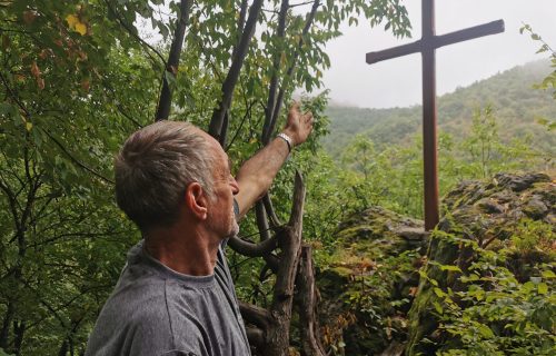 Pećina na srpskoj planini krije veliku TAJNU koju čuva zmija: BLAGO cara Dušana nadomak otkrića (FOTO)