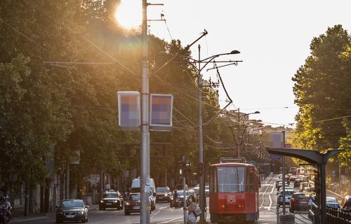 "Na POKLON prvom srećnom prolazniku": U Bulevaru kralja Aleksandra osvanuo NESVAKIDAŠNJI prizor (FOTO)