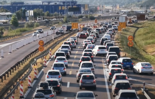 Nesnosne GUŽVE na ulazu u Beograd: Vozila MILE po auto-putu, svi se vraćaju sa putovanja