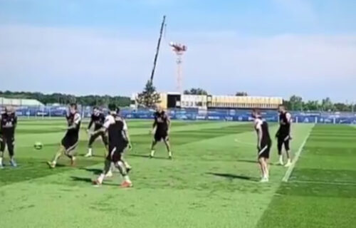 Mesi odradio svoj prvi trening u novom klubu: Nejmar, Mbape i ostali zaigrali čuvene "ševe" (VIDEO)