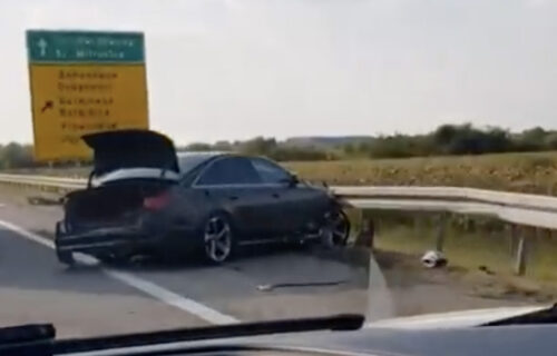 TEŠKA NESREĆA kod Dobanovaca: Lančani sudar na auto-putu, učestvovala dva automobila i kombi (VIDEO)