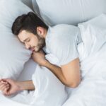 Stručnjaci odgovorili na često pitanje: Da li je zdravo da spavate bez jastuka?