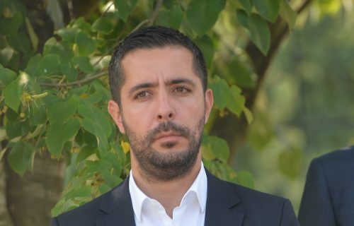 Zašto ĆUTE Zorana i Nebojša? Predsednik Vučić na vetrometini - svi pobegnu kada ZAGUSTI