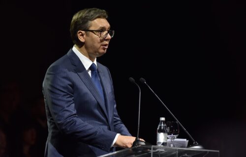 Predsednik Vučić na Danu sećanja u Busijama: Mirno spavajte sokolovi srpski, Srbija je majka (FOTO)