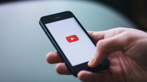 Influenseri ostaju bez zarade: Iznenađujuće promene na  YouTube-u, veštačka inteligencija na zabrani