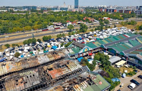 Vatrogasci i dalje bdiju nad tržnim centrom u Bloku 70: Kinezi najavili RASPRODAJU, ali kupaca ni za lek