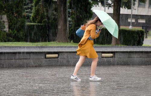 HITNO UPOZORENJE: Počinje jako nevreme u Beogradu, očekuju nas jake kiše, grmljavina i grad