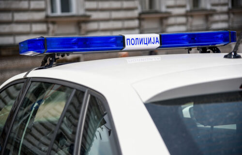 Velika AKCIJA policije u Dobanovcima: Uhapšen diler (20), zaplenjeno oružje i veća količina droge