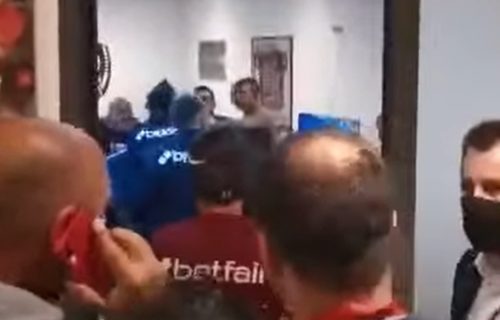 Zaista skandalozno: Isplivao snimak tuče u svlačionici Kluža posle poraza od Zvezde! (VIDEO)