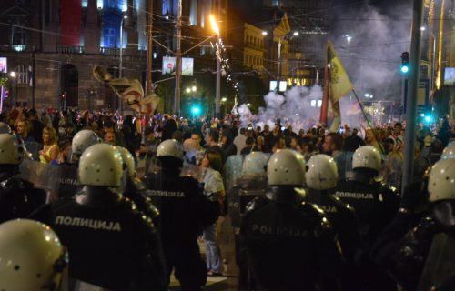 Evo ko PREDVODI proteste u Beogradu: Priveden Đemšit Arifi, policija uključuje BIA i SBPTE