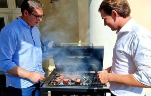 Specijalno za Sebastijana najbolje srpsko vino i bifteci: Vučić pokazao kulinarske sposobnosti (FOTO)