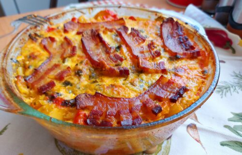 Povrće, vitamini i super UKUS: Gurmanska boranija sa kačkavaljem i slaninom (RECEPT+VIDEO)