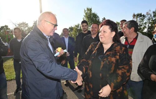 Vesić objavio SJAJNU vest: Pozvao građane Arnajeva da potpišu ugovore za priključenje na VODOVOD (FOTO)