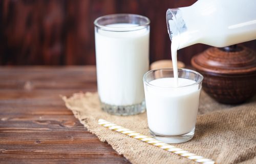 Nutricionisti tvrde: Jogurt je odličan izbor za doručak, ali nije SVAKI DOBAR