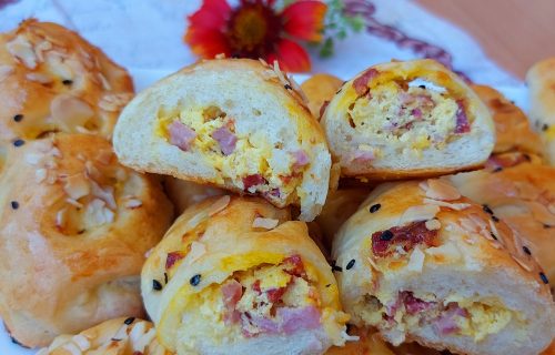 Nikad bolje i sočnije: Vruće kiflice sa šunkom, sirom i jajima (RECEPT+VIDEO)