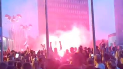 Haos na ulicama Ljubljane: Protestanti gađali parlament BAKLJAMA, policija ŽESTOKO reagovala (VIDEO)