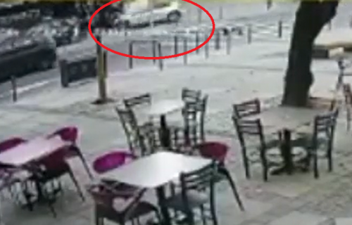 Snimak STRAVIČNOG udesa u centru Beograda: Vozač divljao 100 kilometara na sat i UDARIO u zgradu (VIDEO)