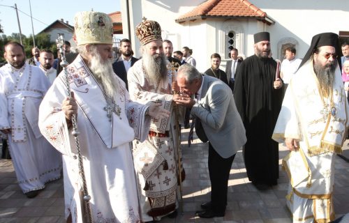 Patrijarh Porfirije u Jasenovcu: Liturgija pored spomenika "Kameni cvet" (FOTO+VIDEO)