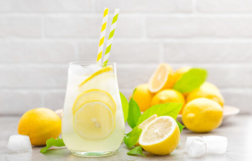 Velike promene: Šta se dešava u telu ako 30 dana pijete vodu sa limunom?