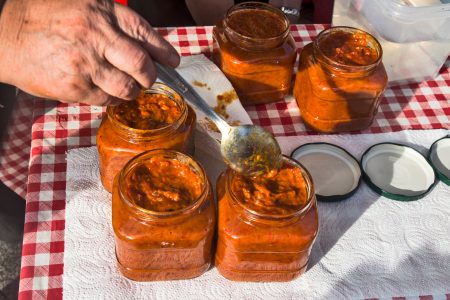 Ajvar od barenih paprika – Zimnica spremna za 90 minuta!