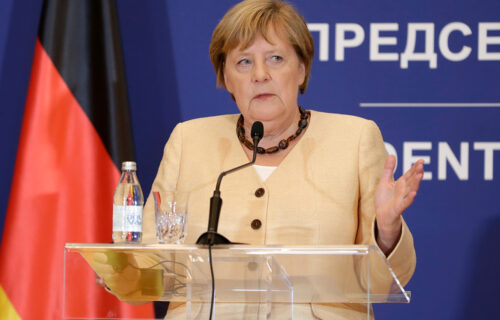 "KONAČNO kod kuće": Angela Merkel u NEVEROVATNOM izdanju - opušteno sedi u fotelji (FOTO)