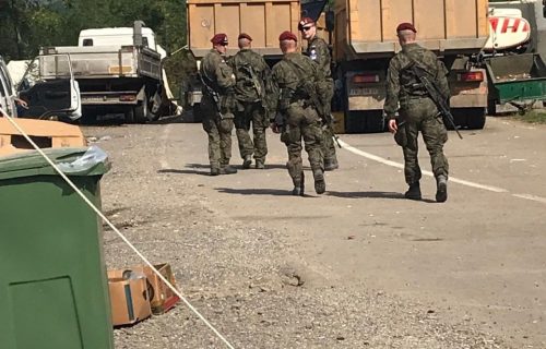 Pripadnici KFORA stigli na Jarinje: VOJNICI na administrativnim prelazima (FOTO)