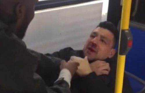 Manijak krenuo da PIPA devojku u autobusu, pa dobio po NOSU: Ovu lekciju zauvek će upamtiti (VIDEO)