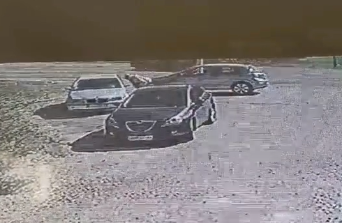 SRAMAN prizor iz Leštana: Čovek ubacuje ruku u automobil, a onda ŠOK -  kamere snimile sve (VIDEO)