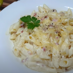 Najbolji italijanski recept: Predlog za ručak - Alfredo pasta sa belim mesom i sosom od pečuraka