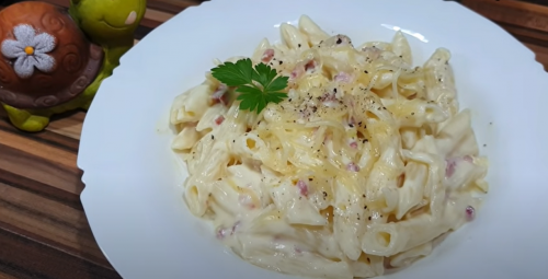 Najbolji italijanski recept: Predlog za ručak – Alfredo pasta sa belim mesom i sosom od pečuraka