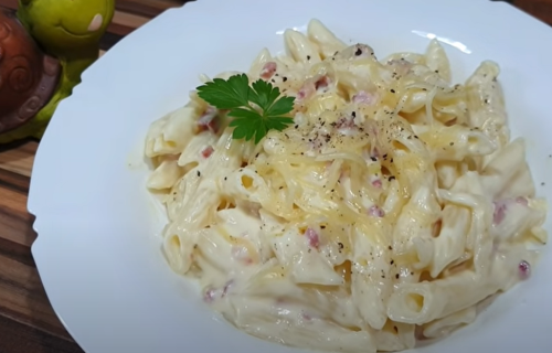 Najbolji italijanski recept: Predlog za ručak - Alfredo pasta sa belim mesom i sosom od pečuraka