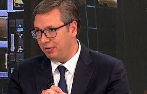 Predsednik Vučić o podizanju migova: "Oni su mislili da se ja šalim"