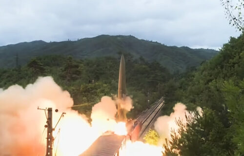Severna Koreja lansira balističke rakete iz VOZA: Pogledajte snimak koji je obišao svet (VIDEO)