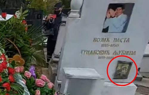 MISTERIOZNA IKONA na grobu sina Marine Tucaković: Smatra se da ju je upravo ona tu donela (FOTO)
