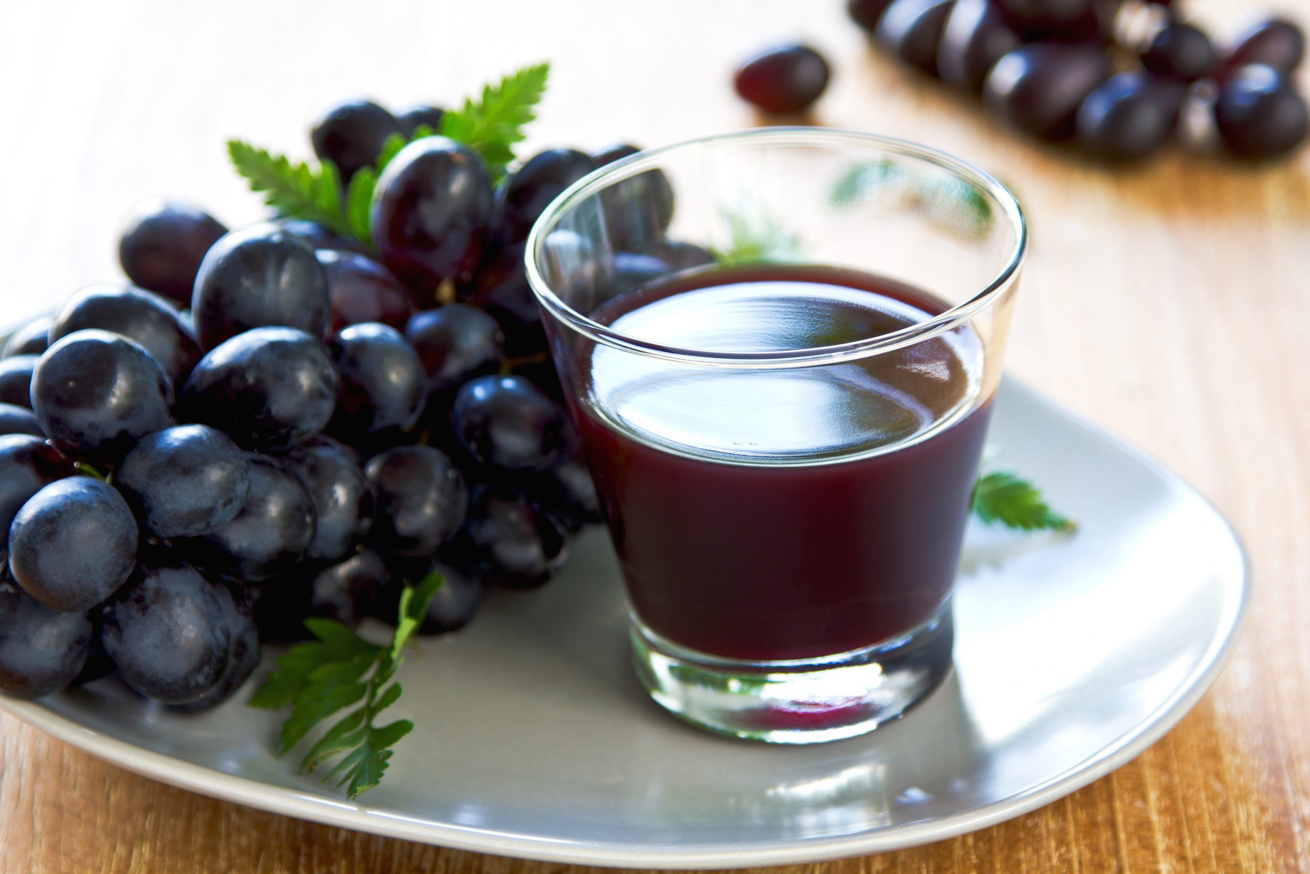 Сок виноградный домашний рецепт. Узум Шарбати. Виноградный сок. Виноград сок. Виноградный сок домашний.