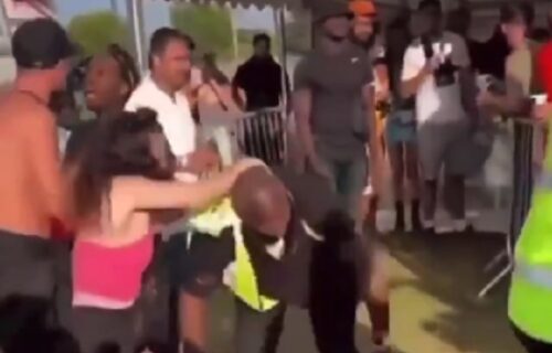 Besna gošća festivala šamarala redara, a onda ju je jednim UDARCEM poslao u carstvo snova (VIDEO)